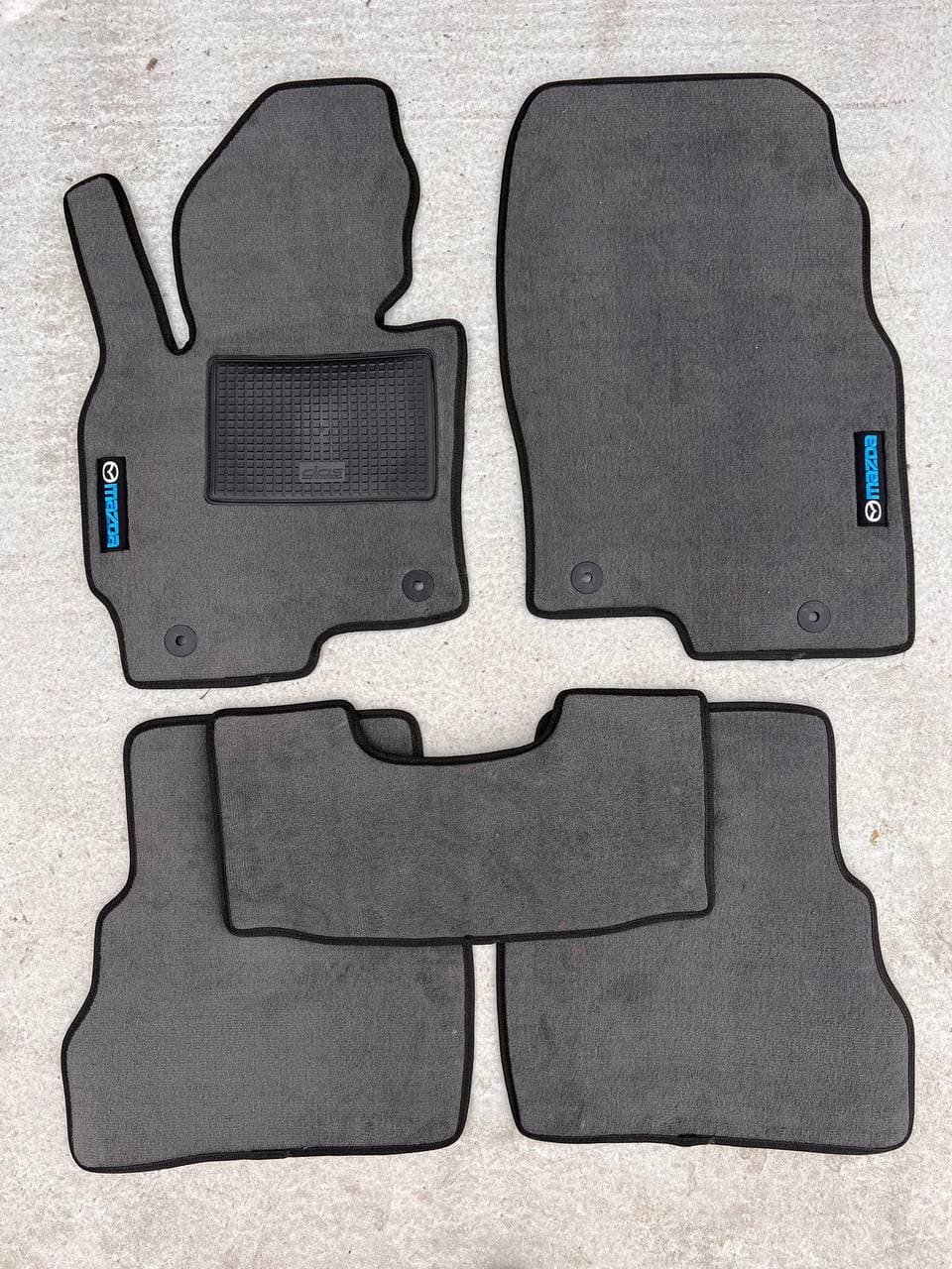 Світло сірий